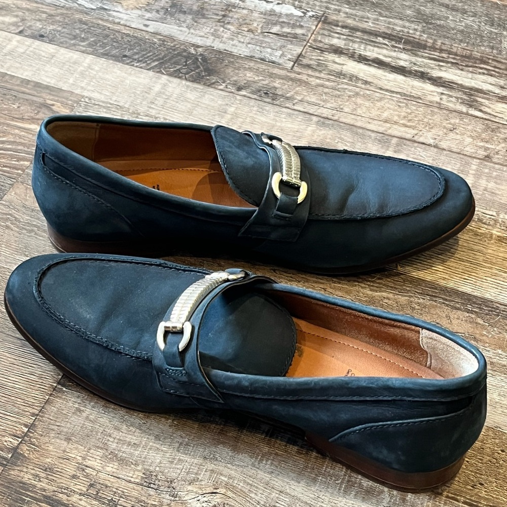 🌙 B64 - USED Great condition Men's Loafers with Silver Accent